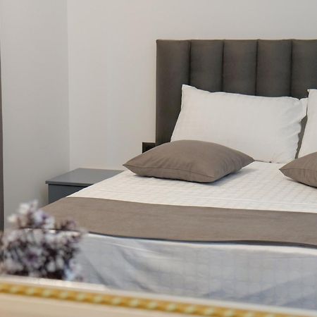 Hotel Celaj Vlorë Екстериор снимка