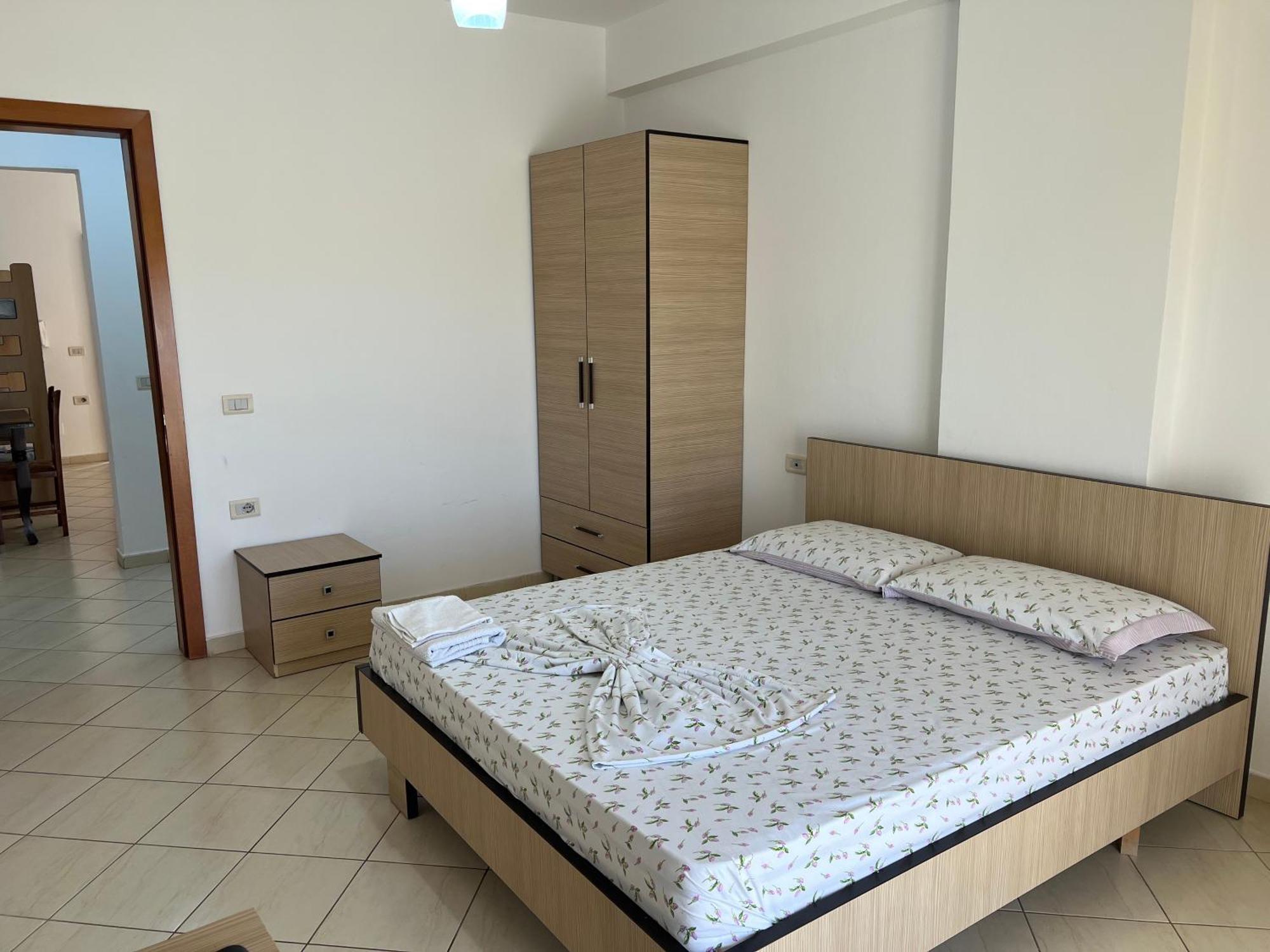 Hotel Celaj Vlorë Екстериор снимка