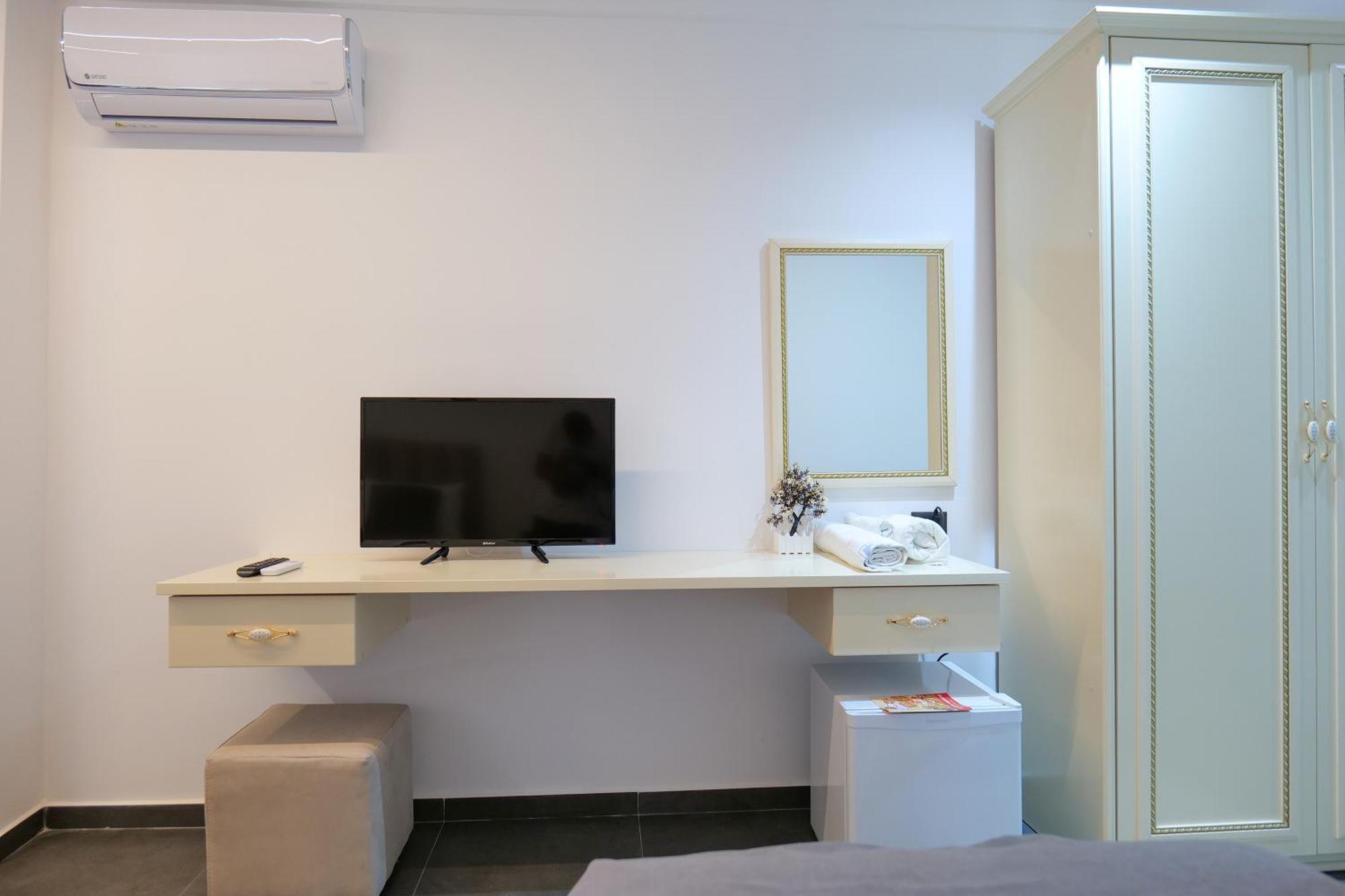 Hotel Celaj Vlorë Екстериор снимка