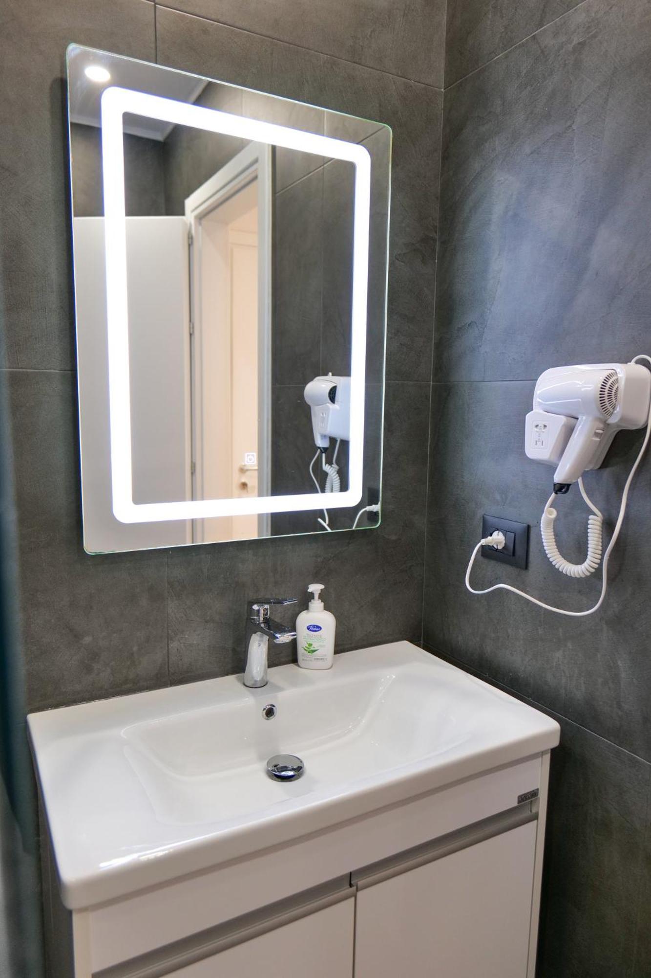 Hotel Celaj Vlorë Екстериор снимка