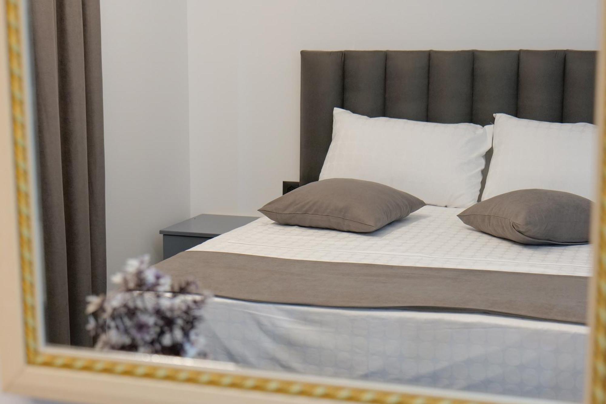Hotel Celaj Vlorë Екстериор снимка