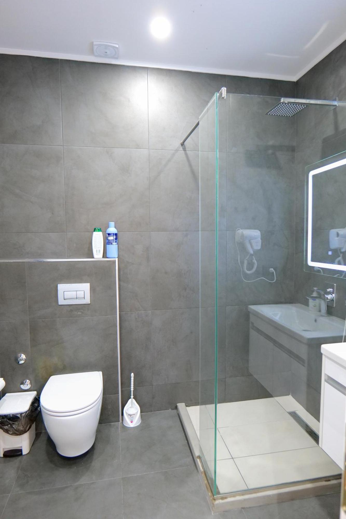 Hotel Celaj Vlorë Екстериор снимка