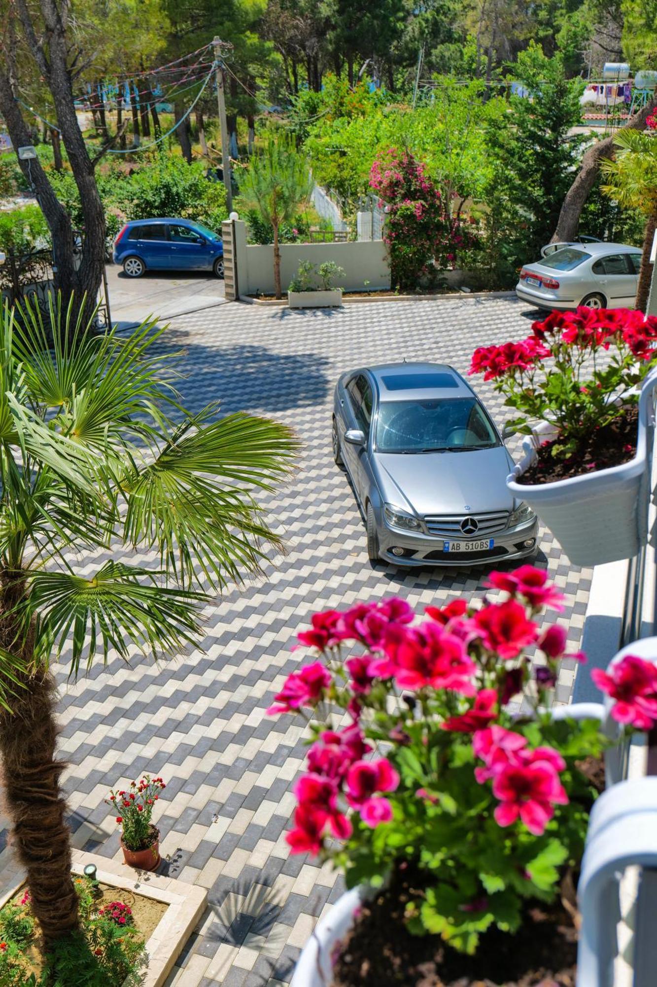 Hotel Celaj Vlorë Екстериор снимка