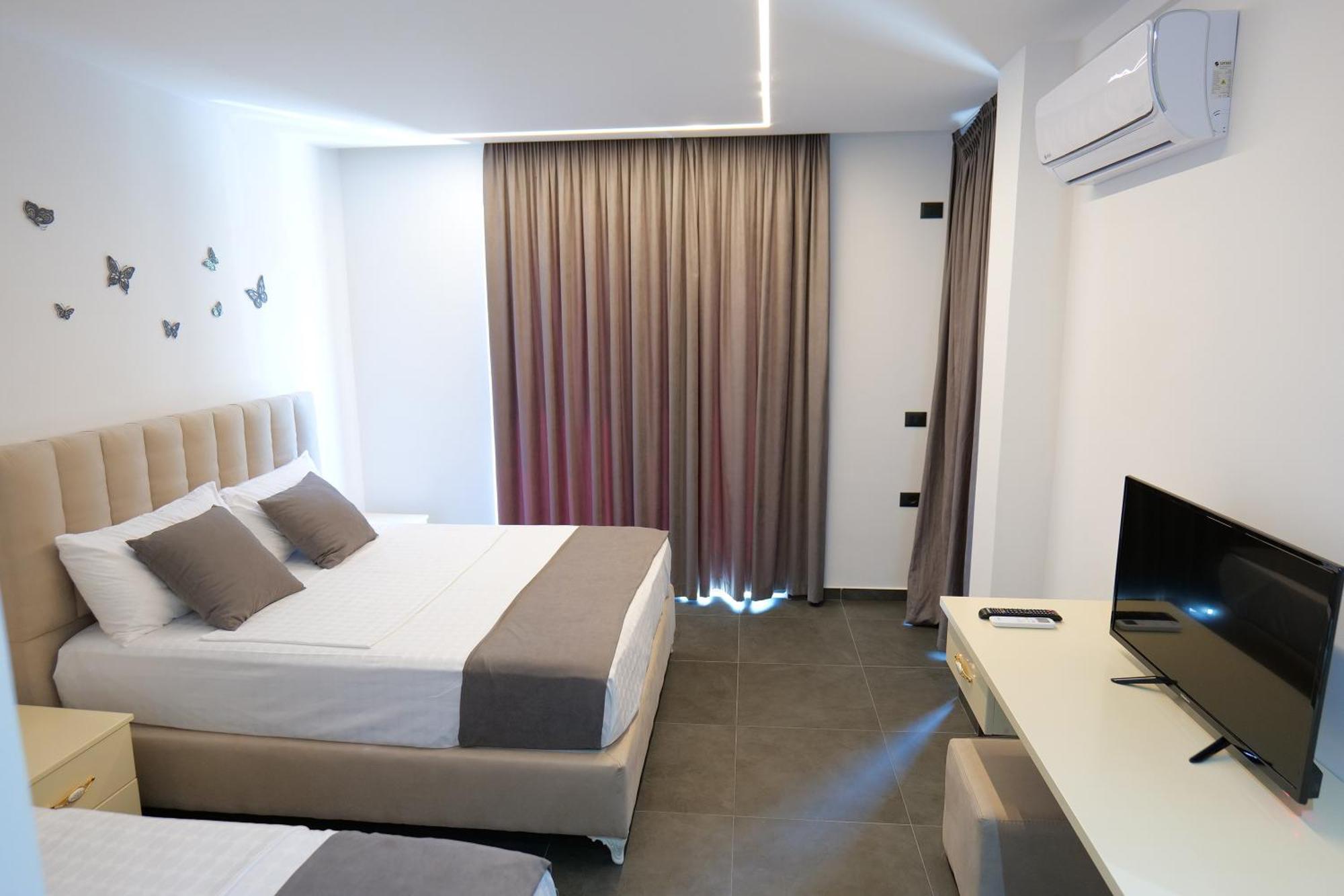 Hotel Celaj Vlorë Екстериор снимка