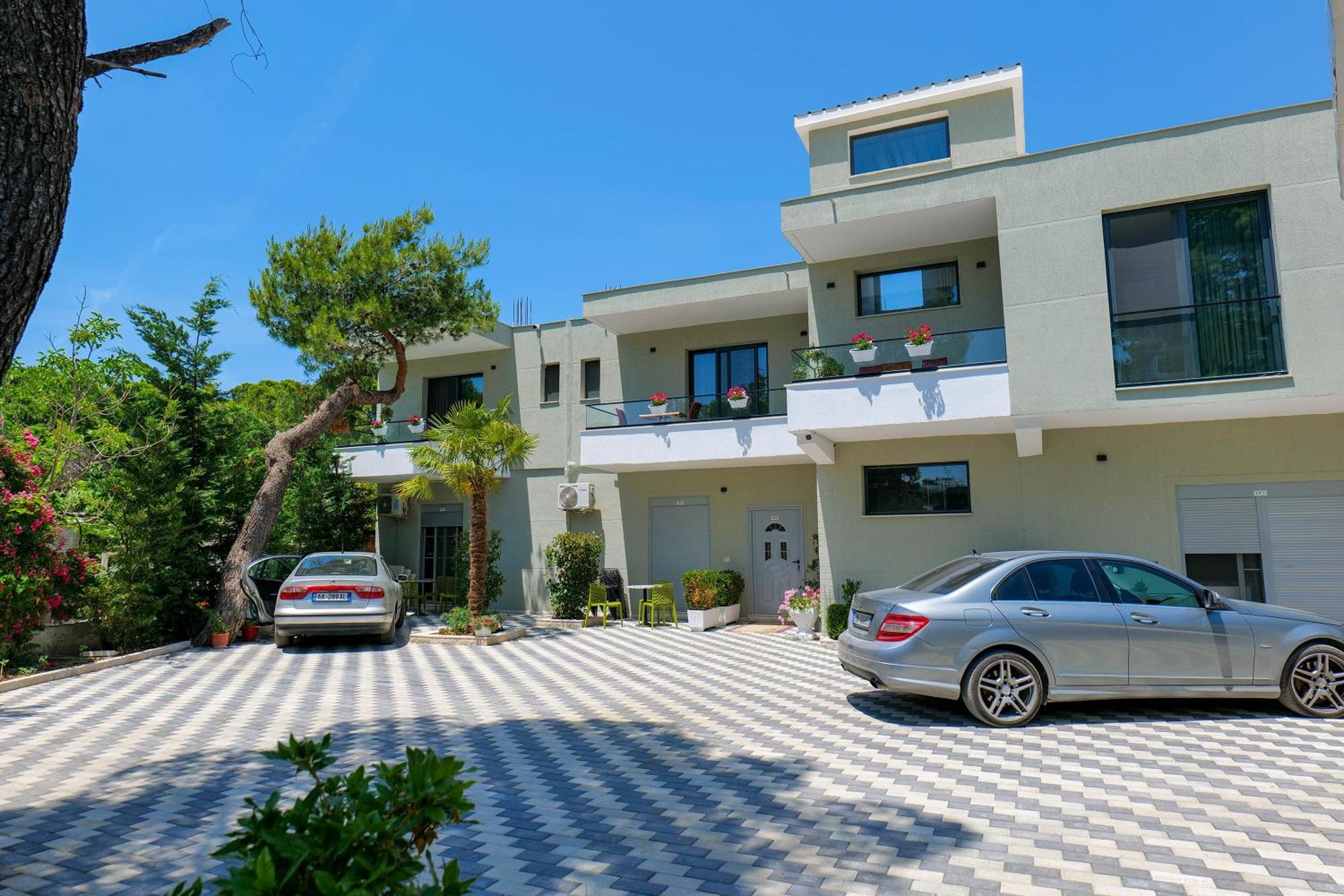 Hotel Celaj Vlorë Екстериор снимка