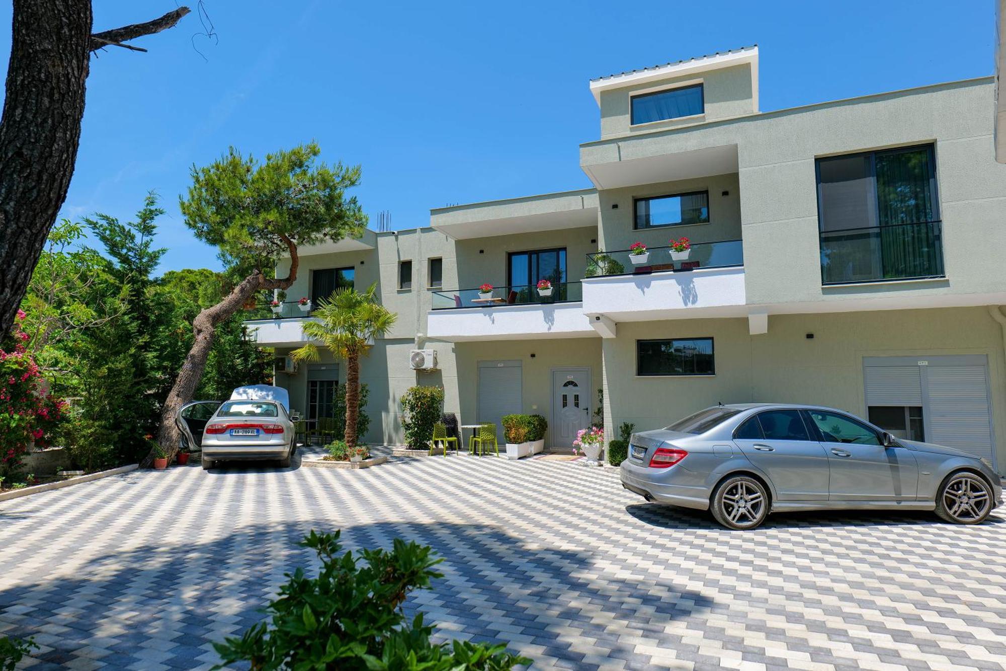 Hotel Celaj Vlorë Екстериор снимка
