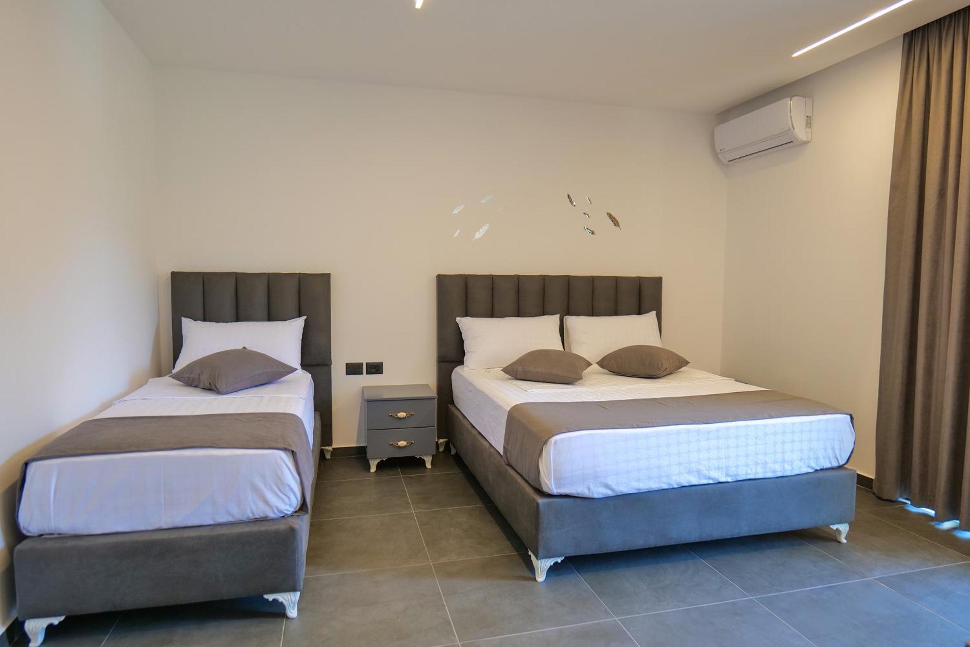 Hotel Celaj Vlorë Екстериор снимка