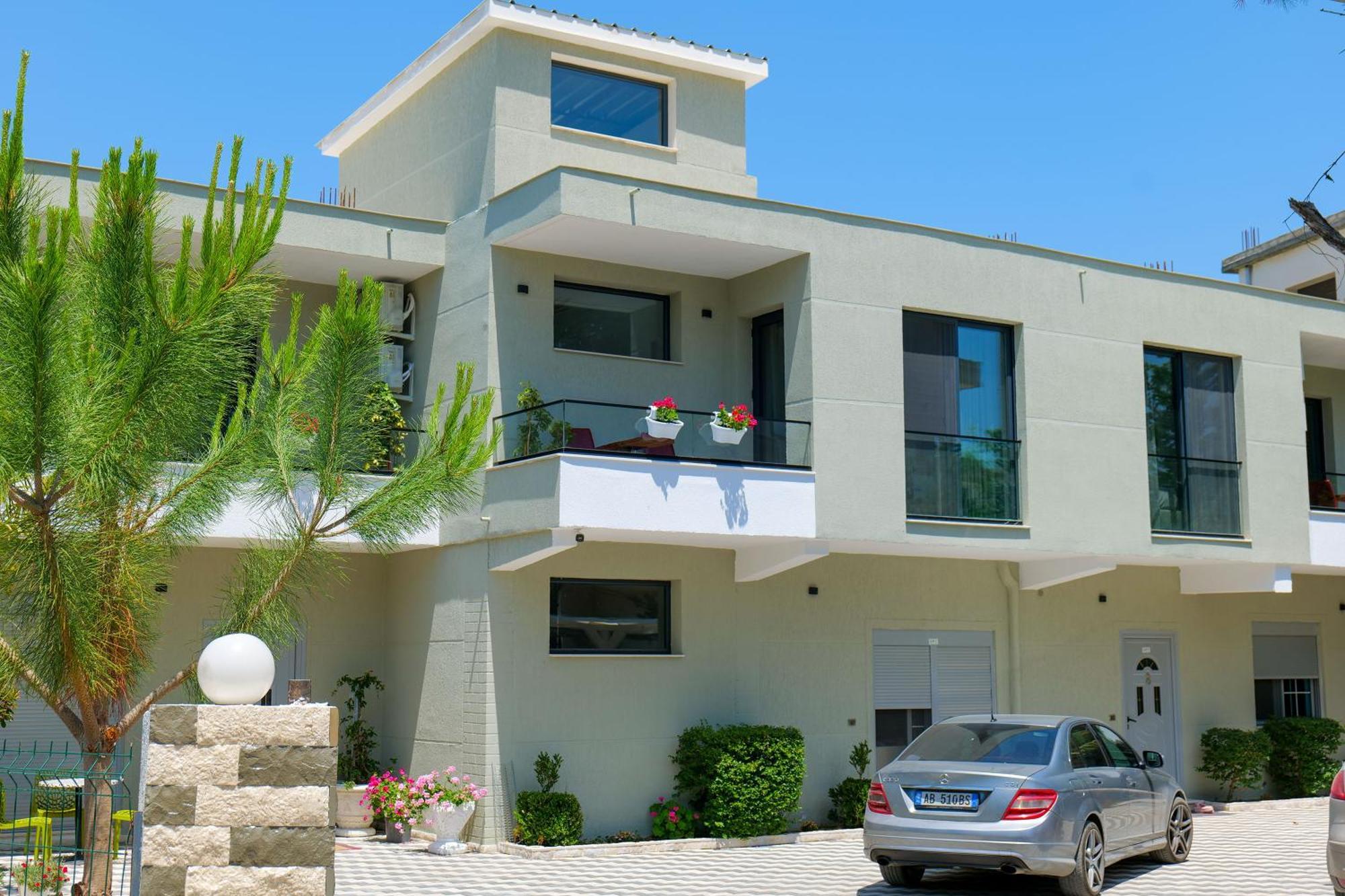 Hotel Celaj Vlorë Екстериор снимка