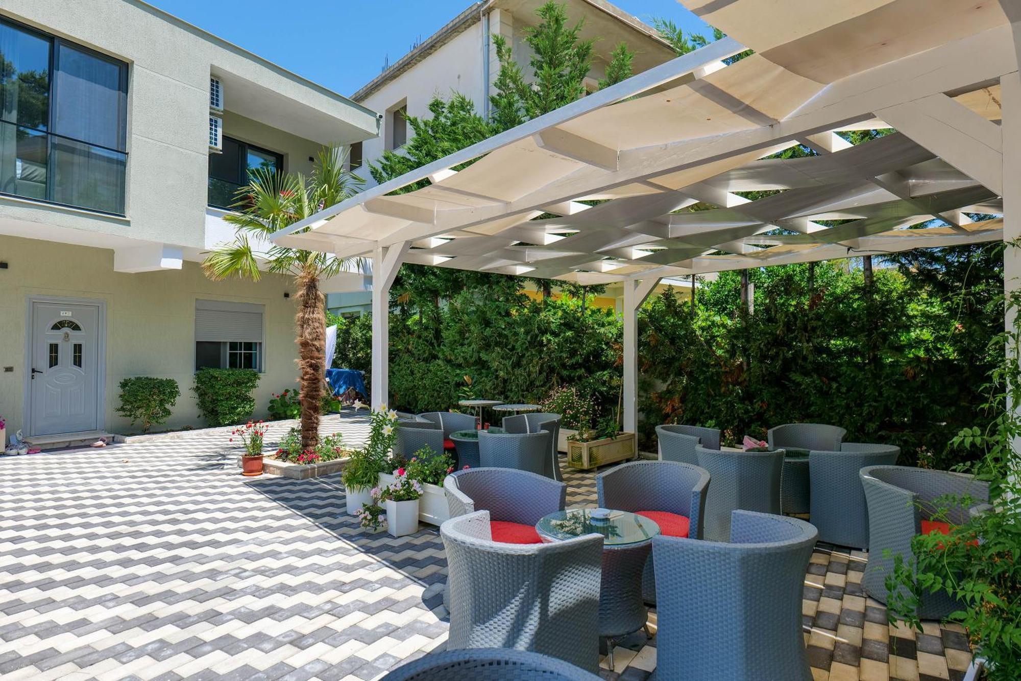 Hotel Celaj Vlorë Екстериор снимка