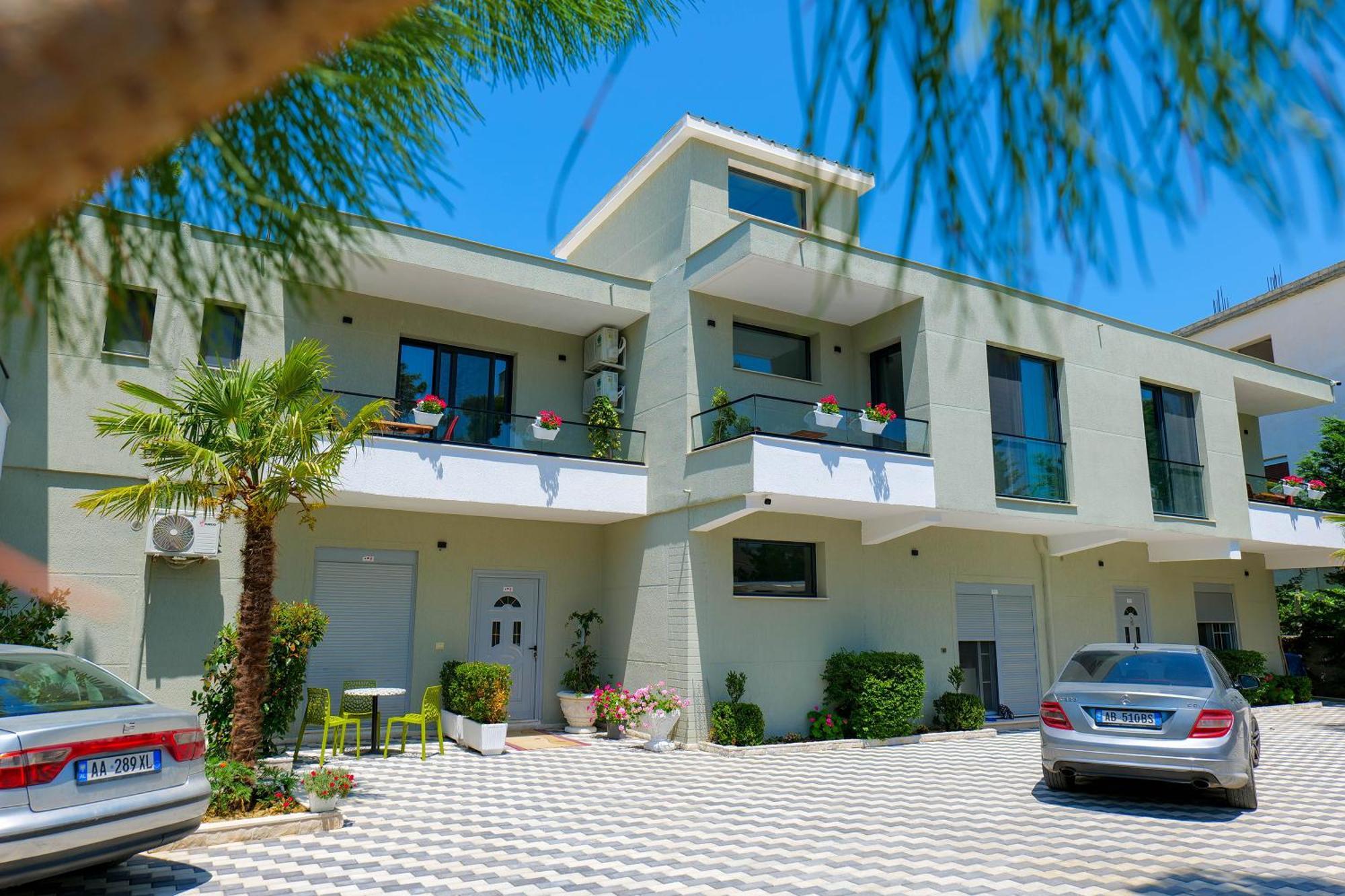 Hotel Celaj Vlorë Екстериор снимка