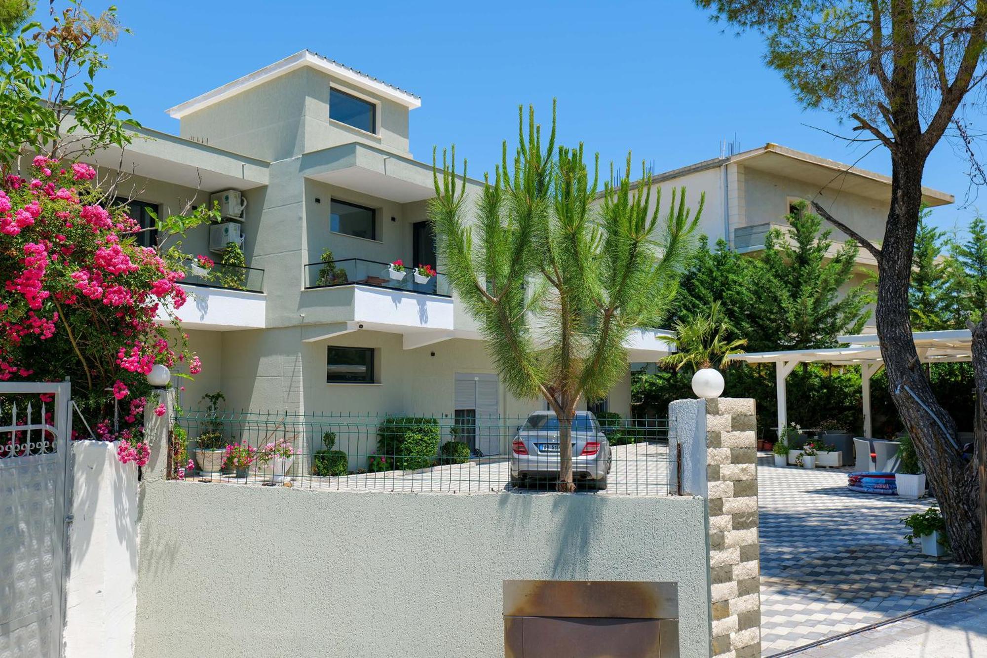 Hotel Celaj Vlorë Екстериор снимка