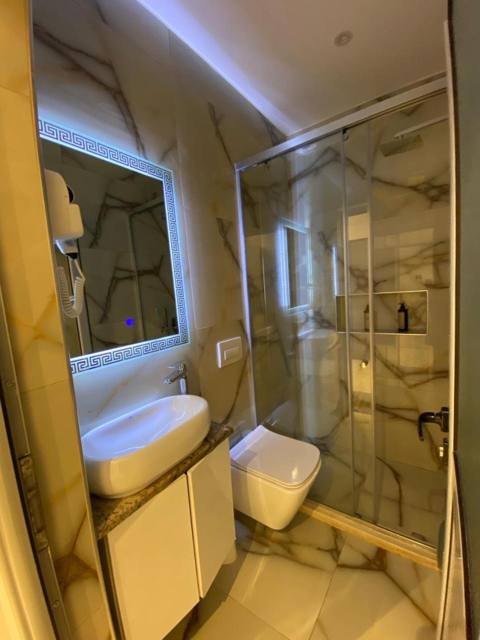 Hotel Celaj Vlorë Екстериор снимка