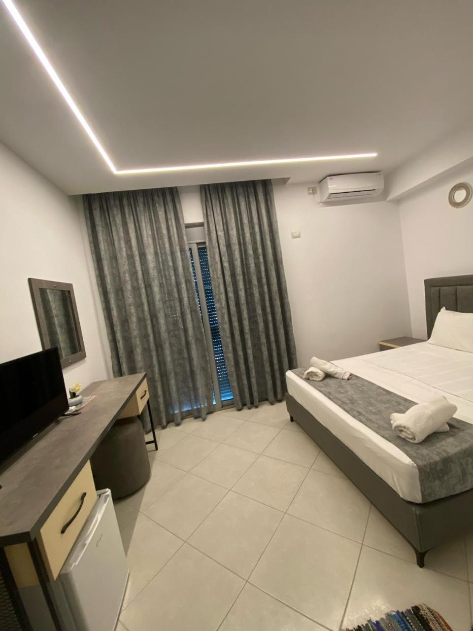 Hotel Celaj Vlorë Екстериор снимка
