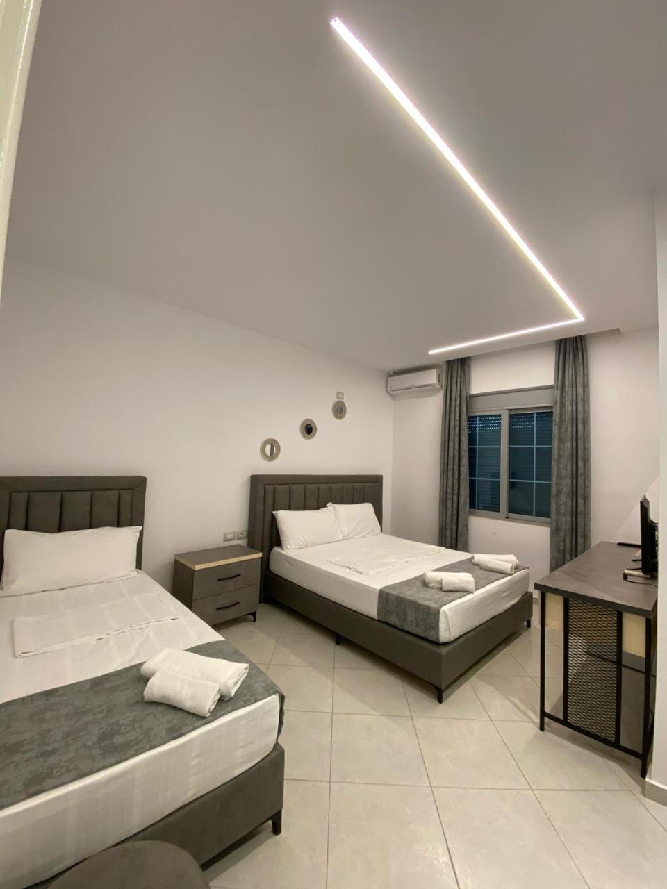 Hotel Celaj Vlorë Екстериор снимка